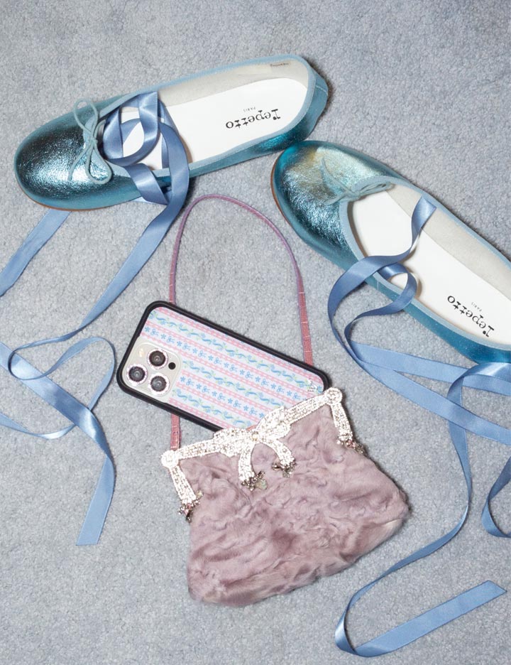  Aaria Tees