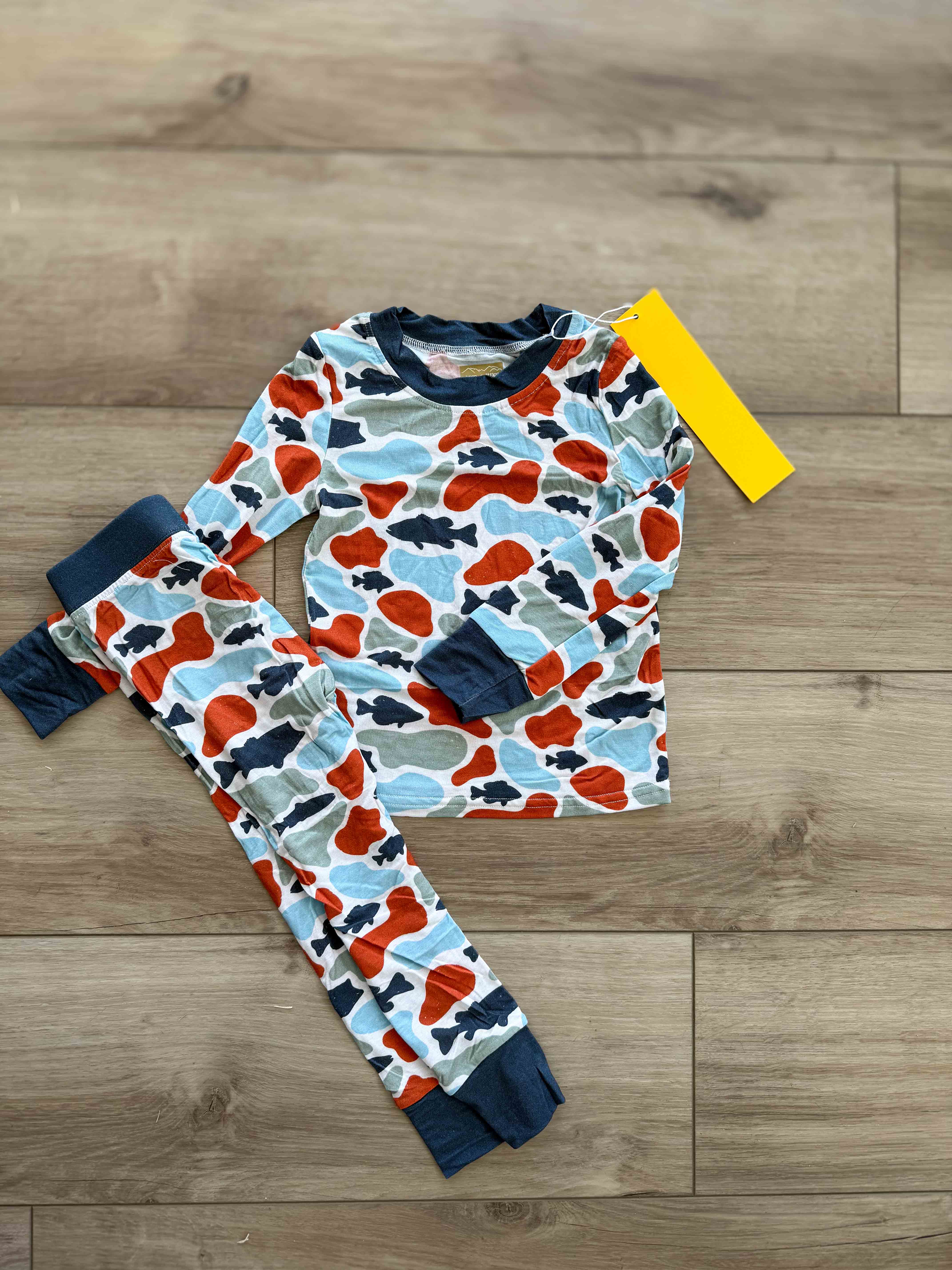  Aaria Tees