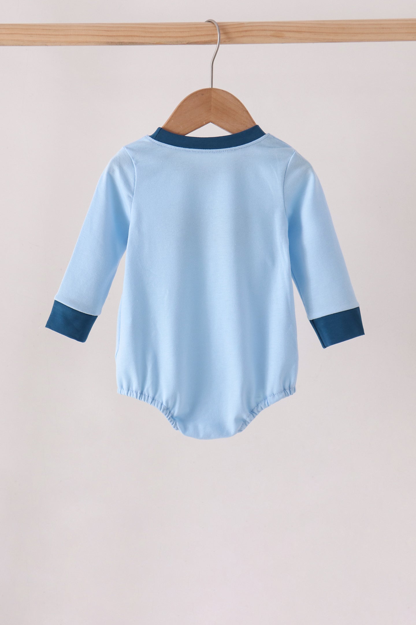  Aaria Tees