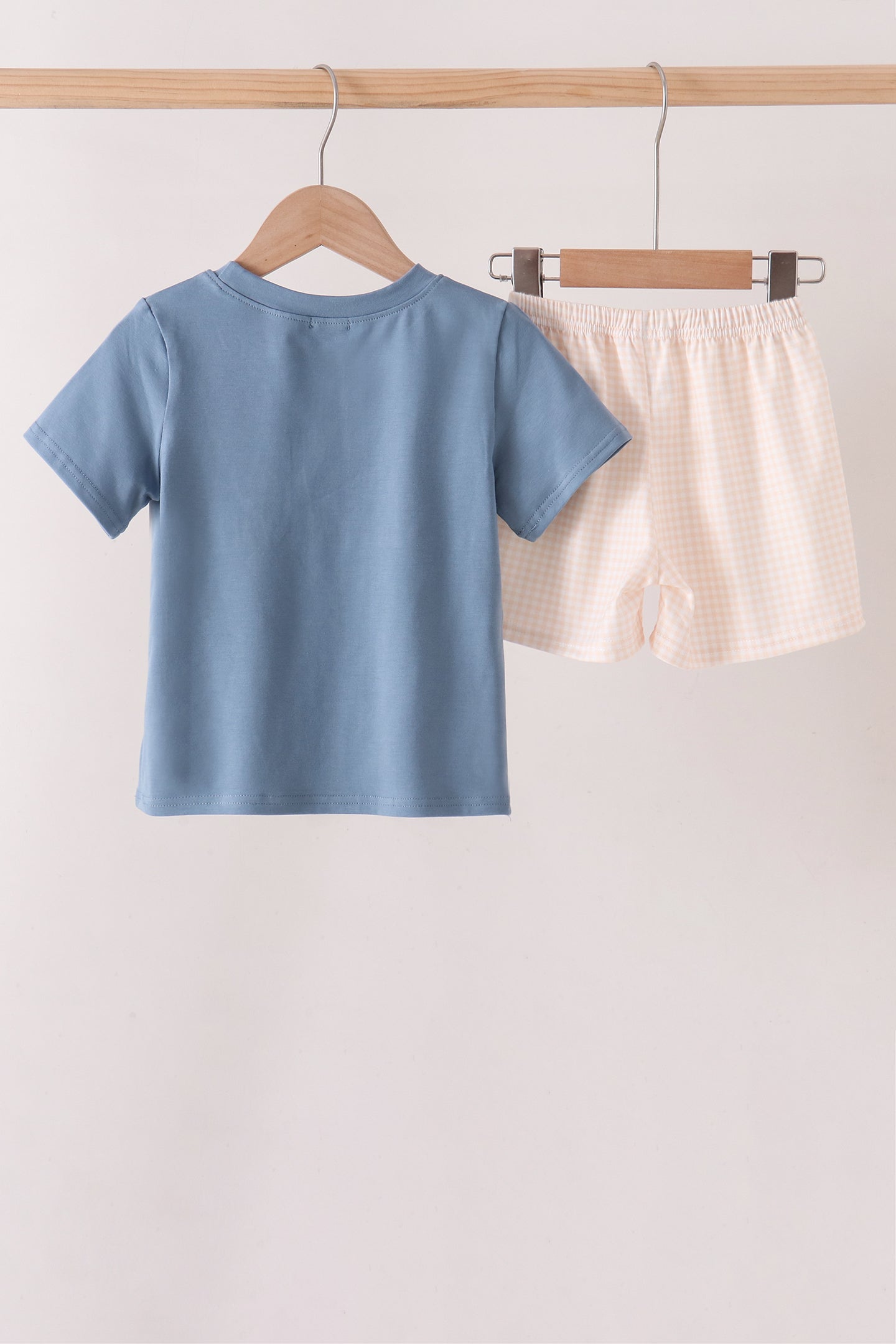  Aaria Tees