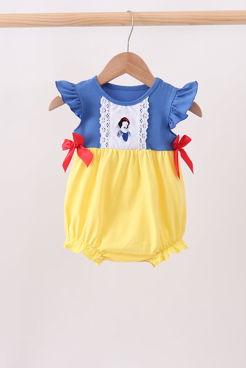  Aaria Tees