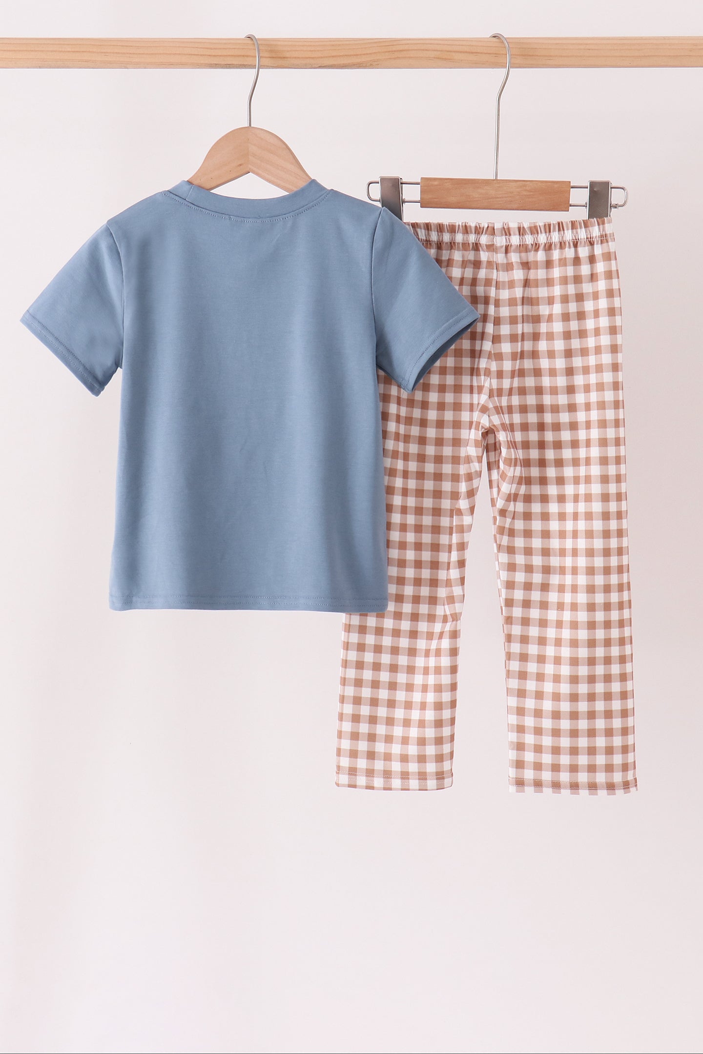  Aaria Tees