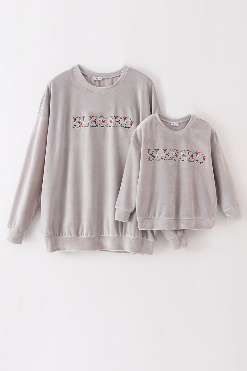 Grey velvet blessed embroidery mom&me sweatshirt - Aaria Tees