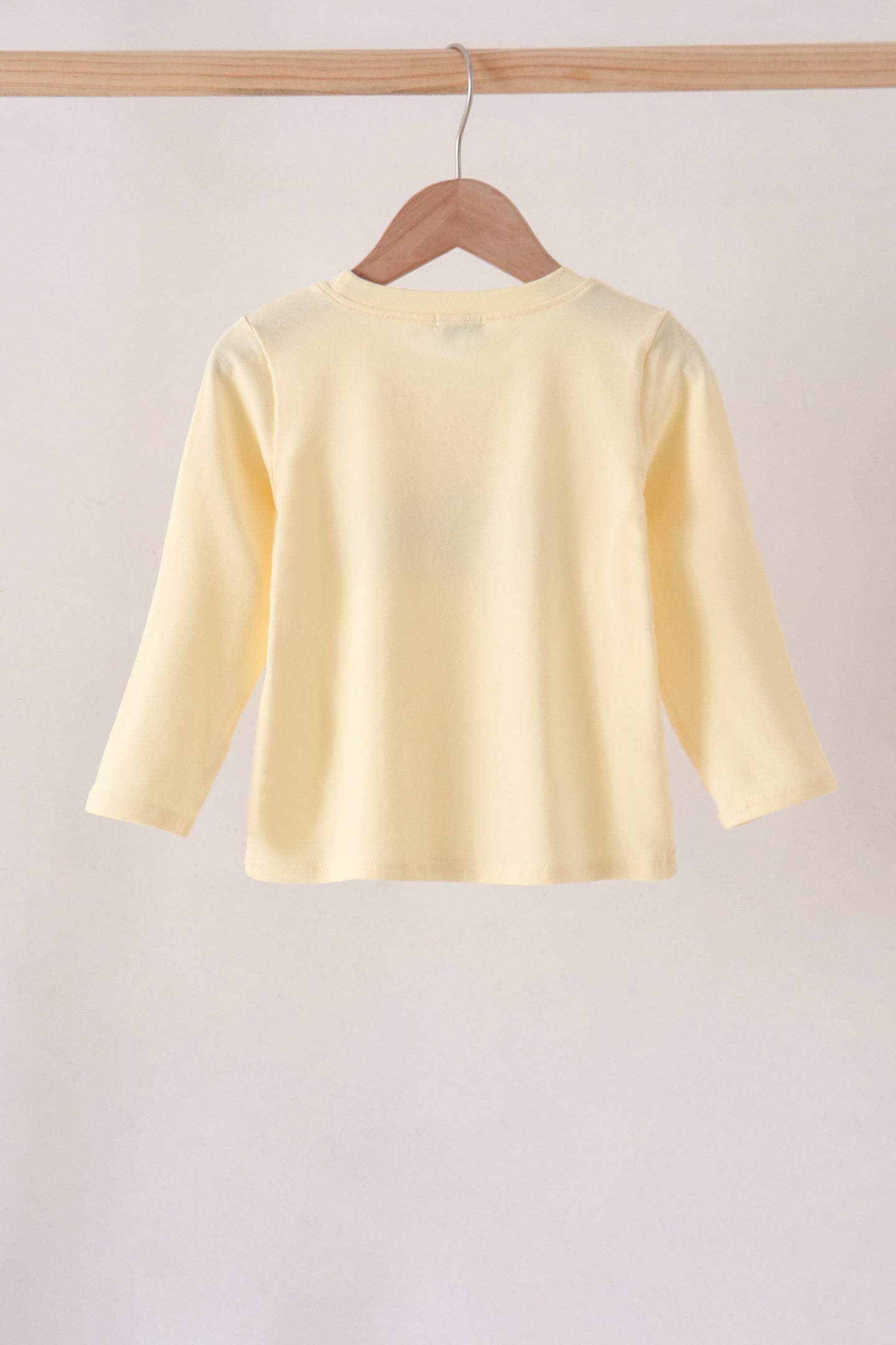  Aaria Tees