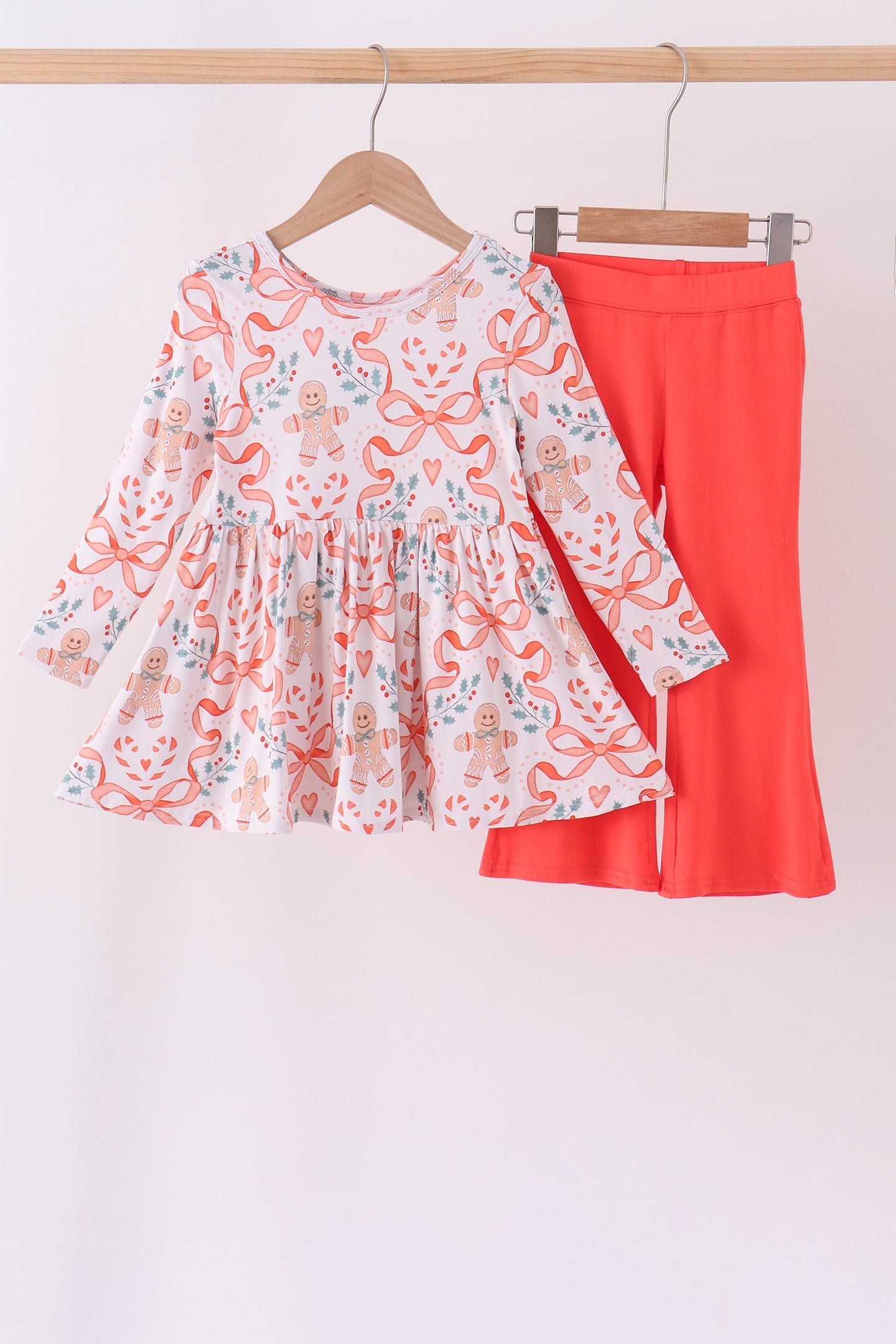  Aaria Tees