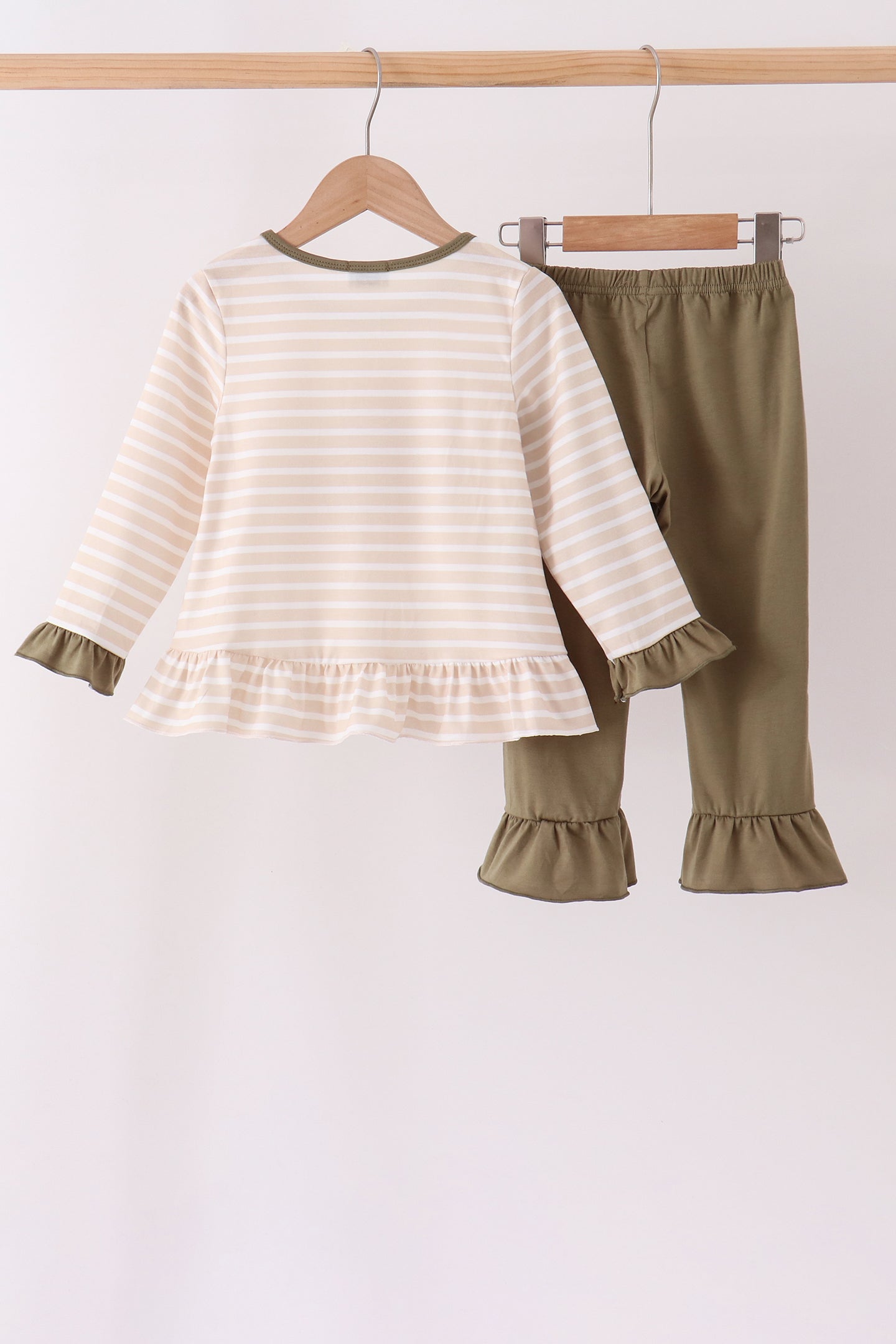 Aaria Tees