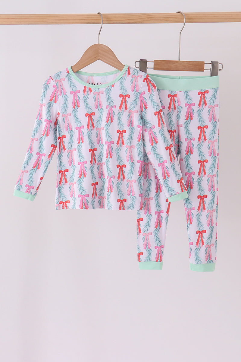 Aaria Tees