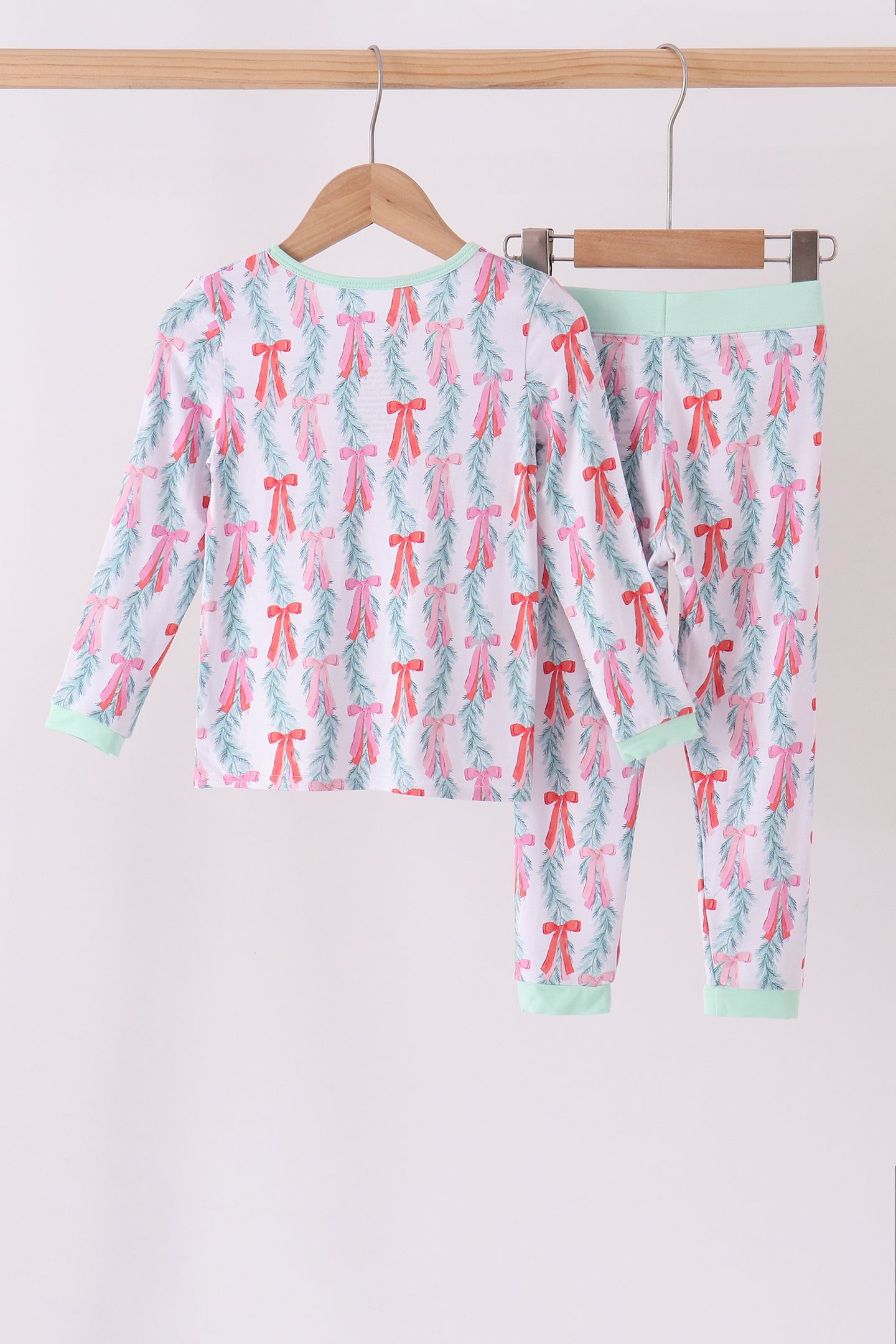  Aaria Tees