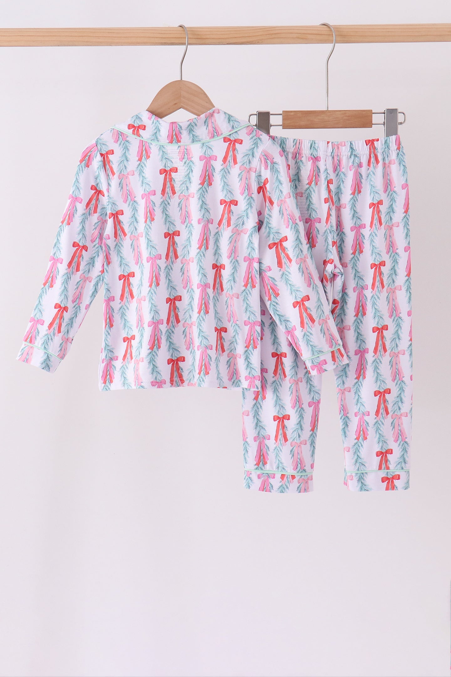  Aaria Tees