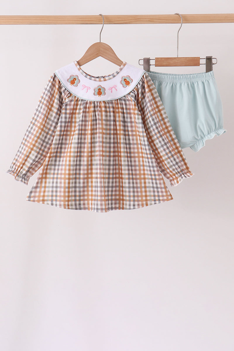  Aaria Tees