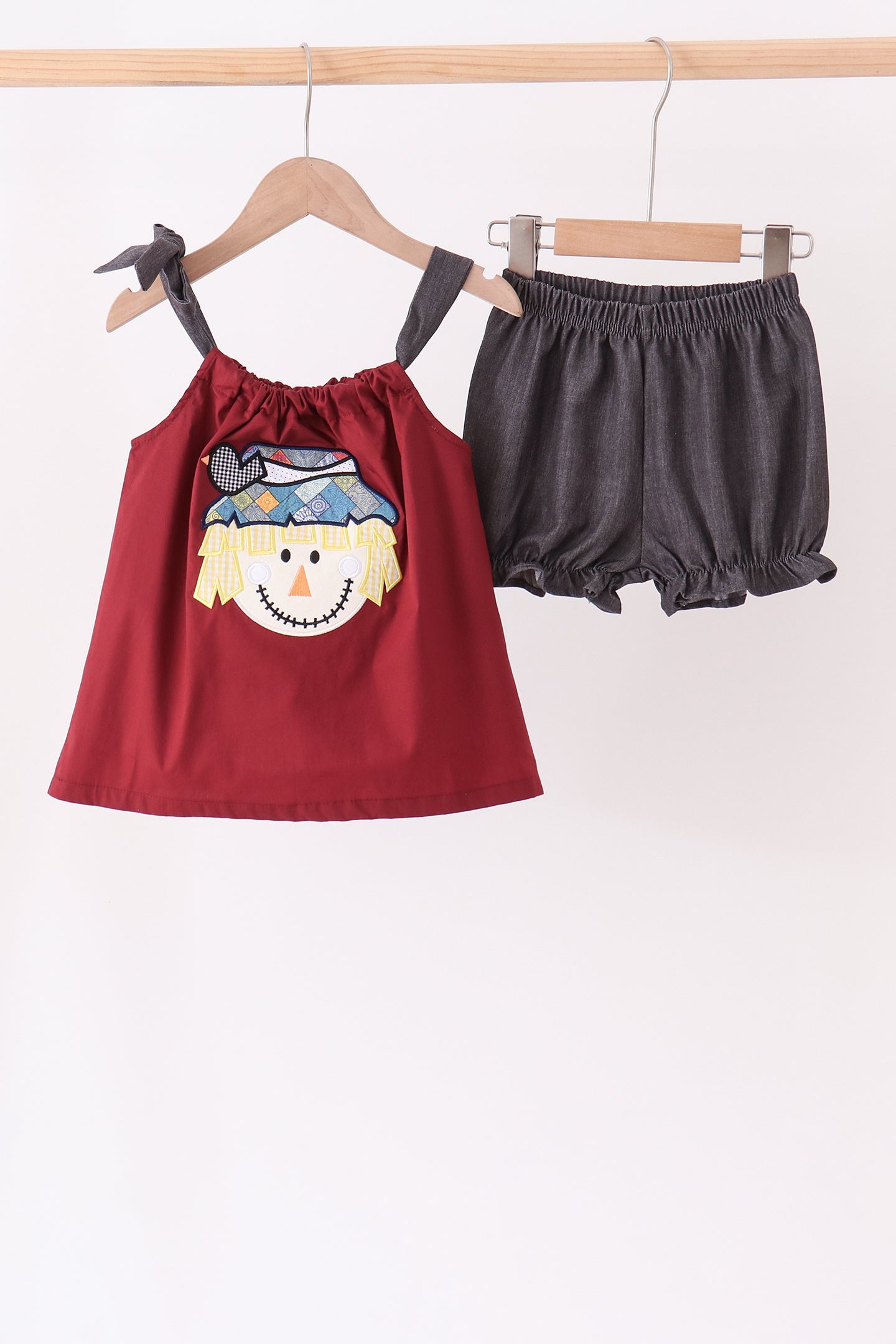 Aaria Tees