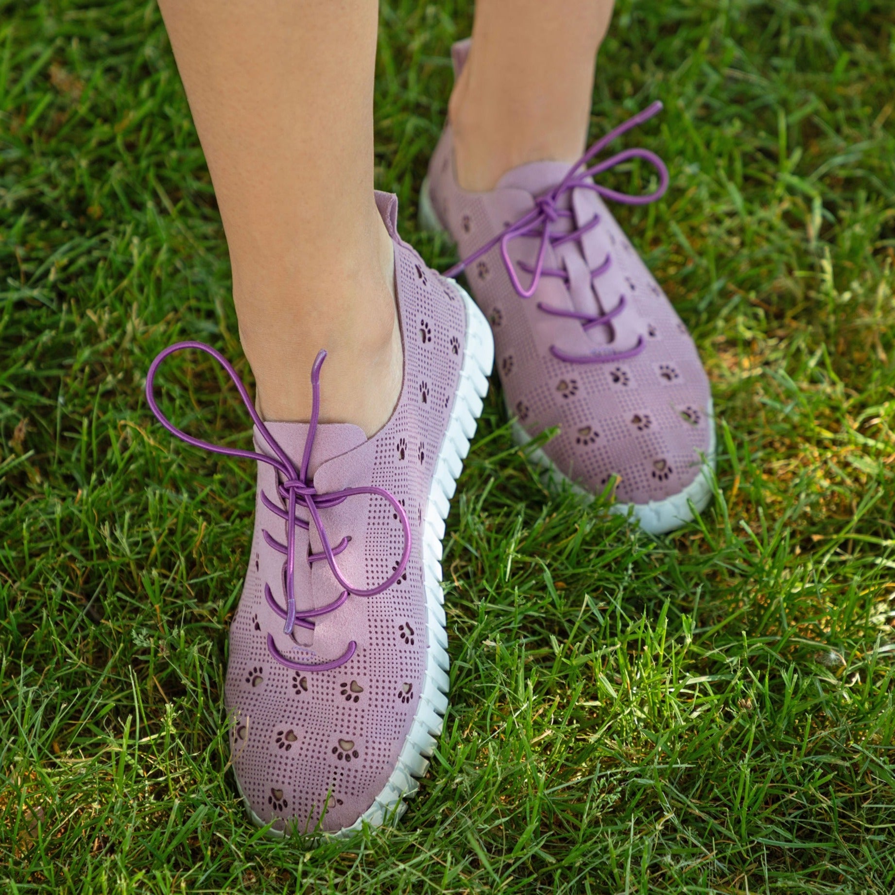 Cut-Out Paw Print Casual Sneakers - Aaria Tees Aaria Tees