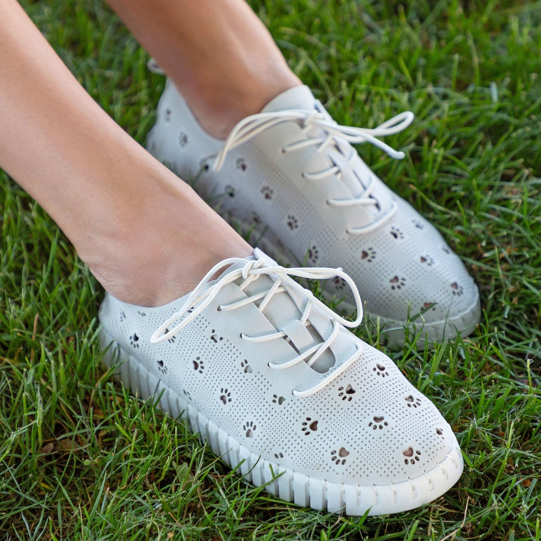 Cut-Out Paw Print Casual Sneakers - Aaria Tees Aaria Tees