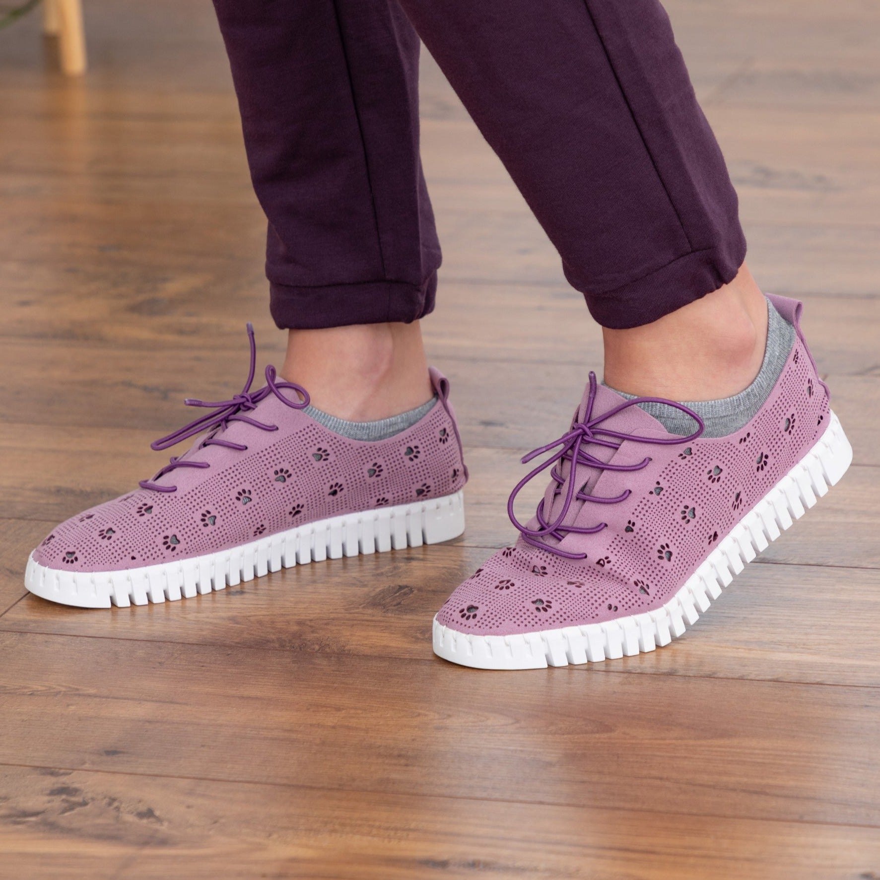 Cut-Out Paw Print Casual Sneakers - Aaria Tees Aaria Tees