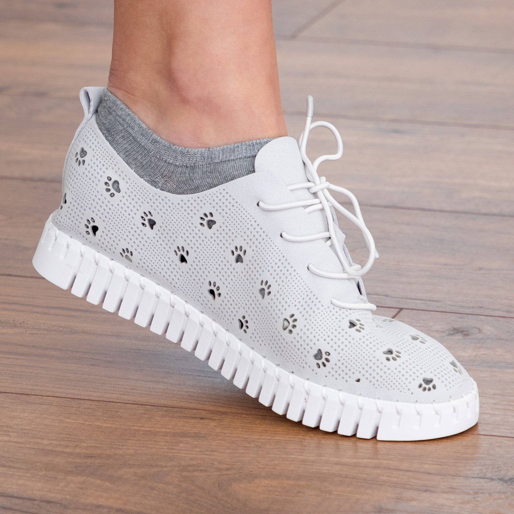 Cut-Out Paw Print Casual Sneakers - Aaria Tees Aaria Tees