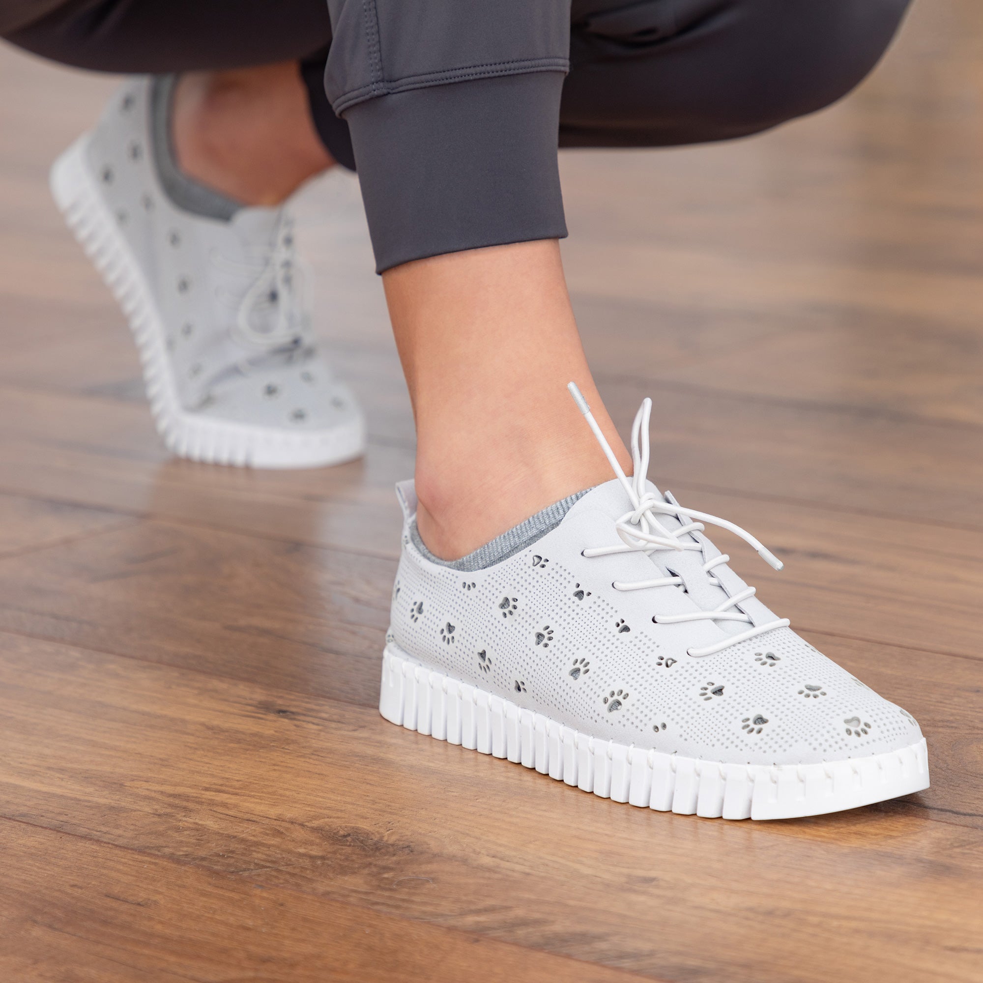 Cut-Out Paw Print Casual Sneakers - Aaria Tees Aaria Tees