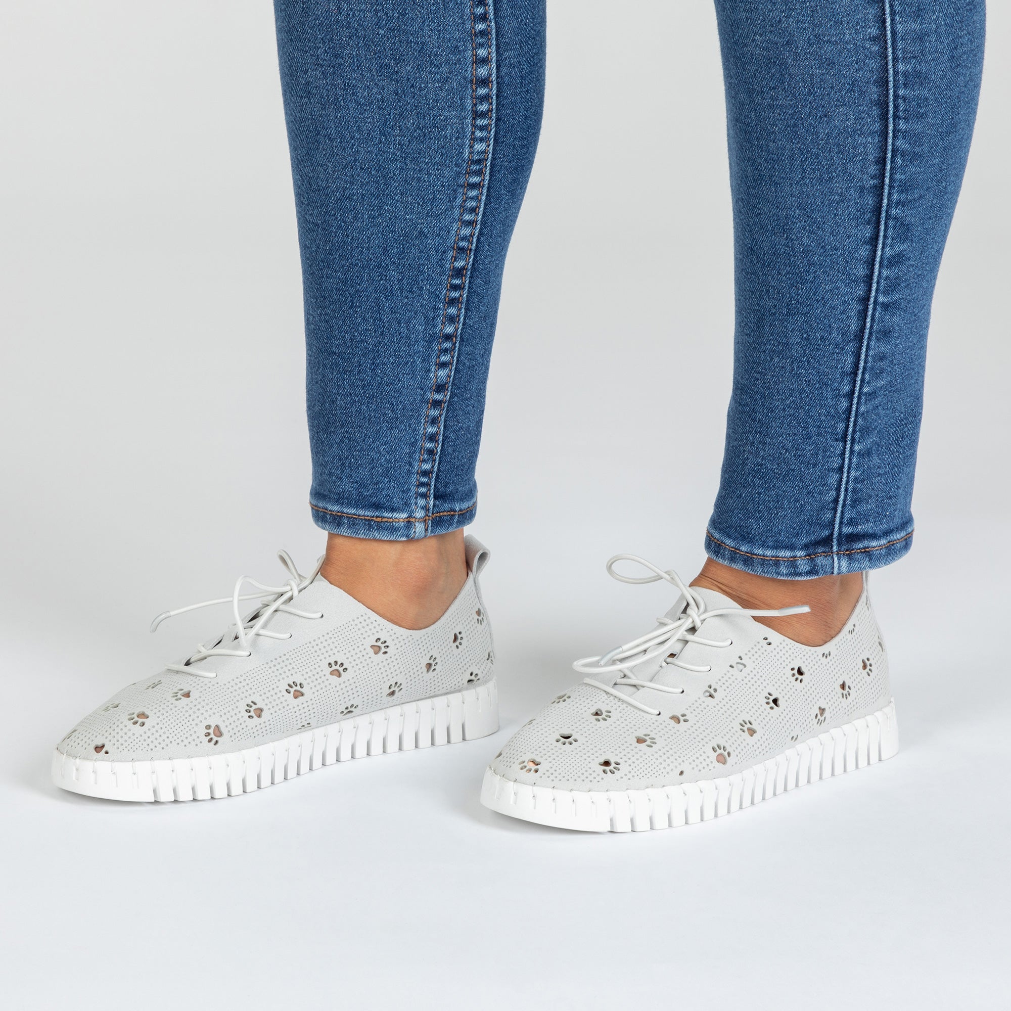 Cut-Out Paw Print Casual Sneakers - Aaria Tees Aaria Tees