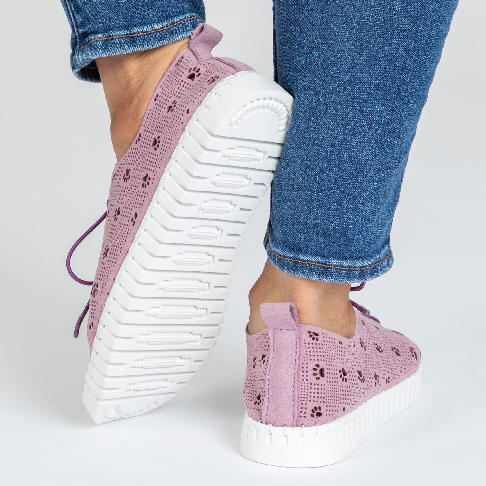 Cut-Out Paw Print Casual Sneakers - Aaria Tees Aaria Tees