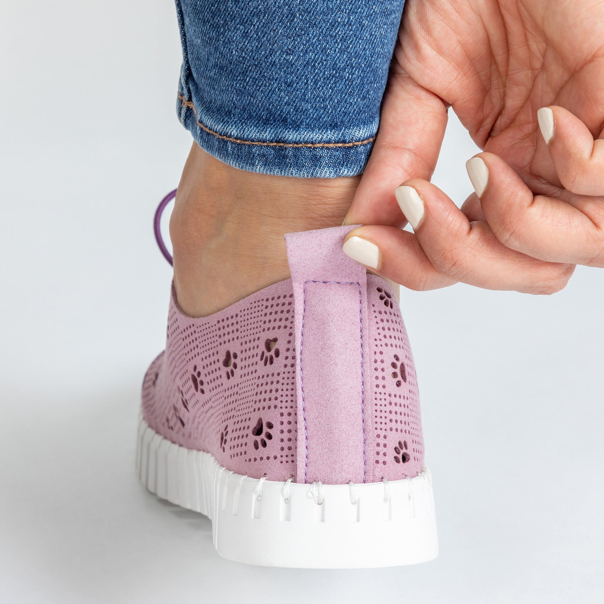 Cut-Out Paw Print Casual Sneakers - Aaria Tees Aaria Tees