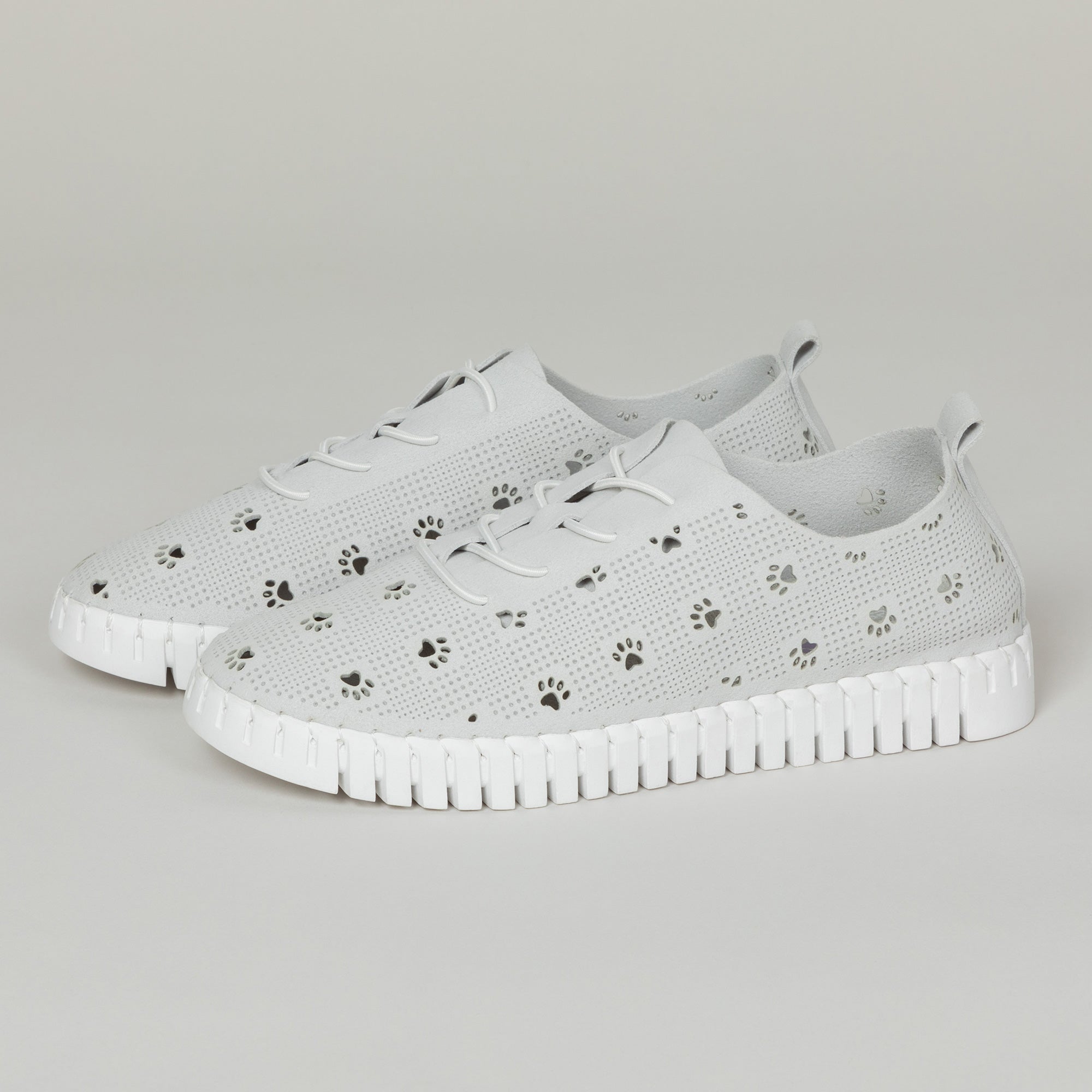 Cut-Out Paw Print Casual Sneakers - Aaria Tees Aaria Tees