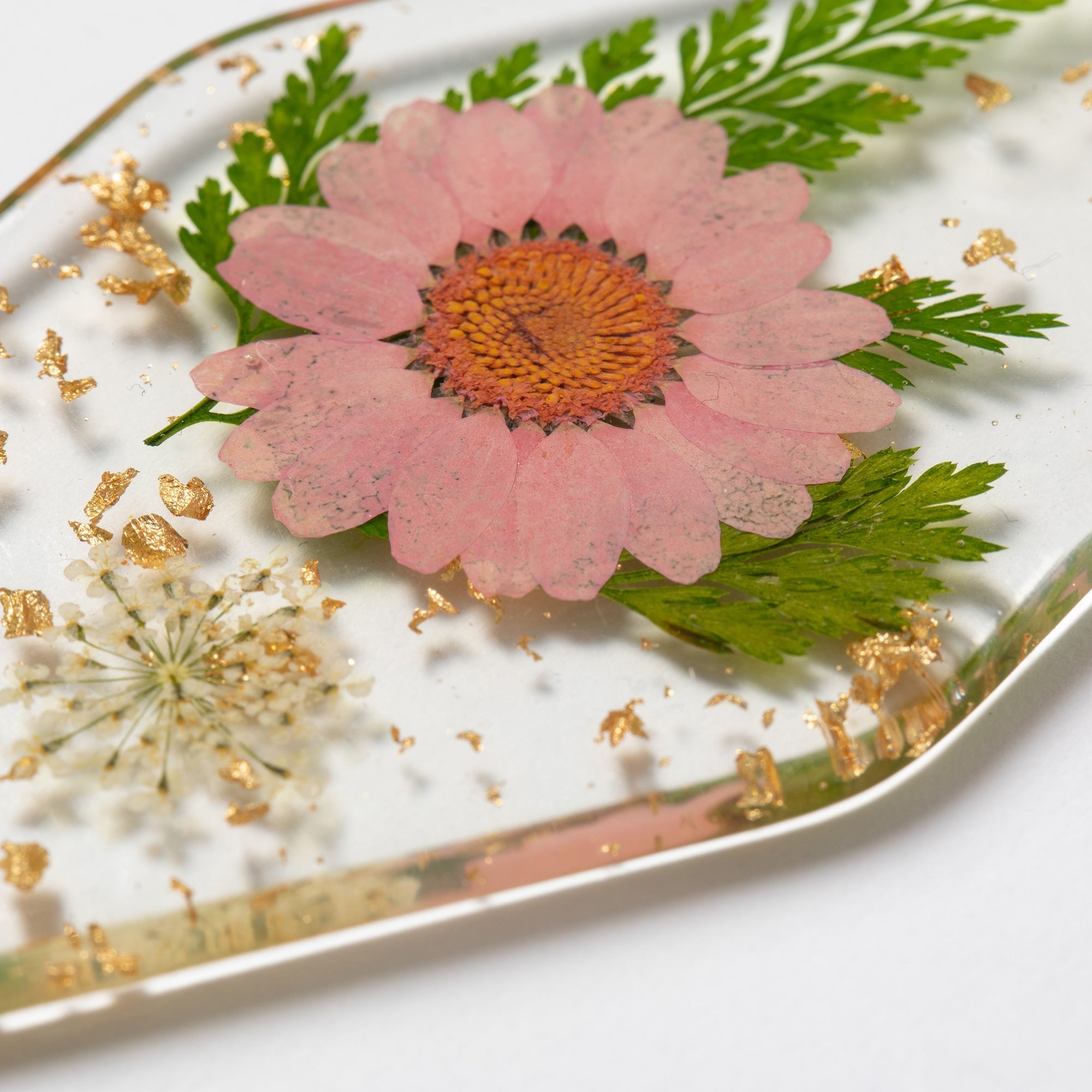 Elegant Real Flowers Keychain - Aaria Tees Aaria Tees