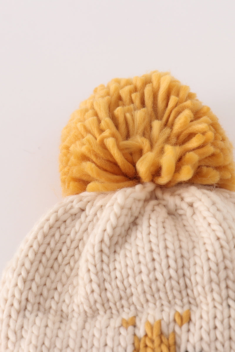 Beige pompom bee cable beanie - Aaria Tees Aaria Tees