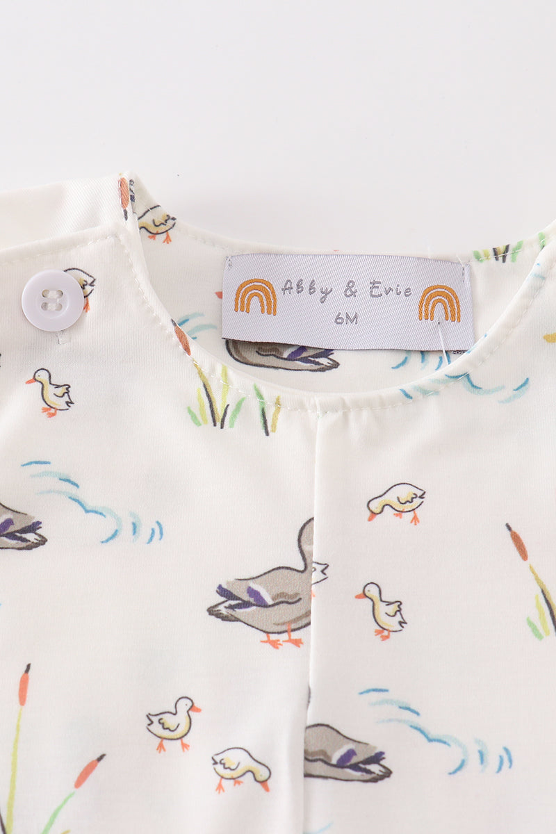  Aaria Tees