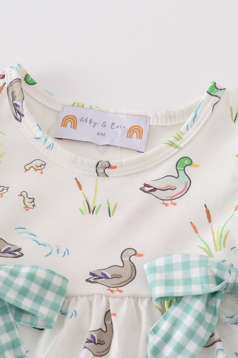  Aaria Tees
