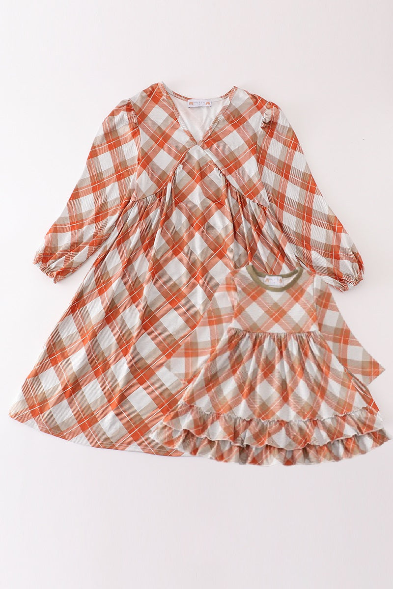 Khaki gingham mom&me dress - Aaria Tees
