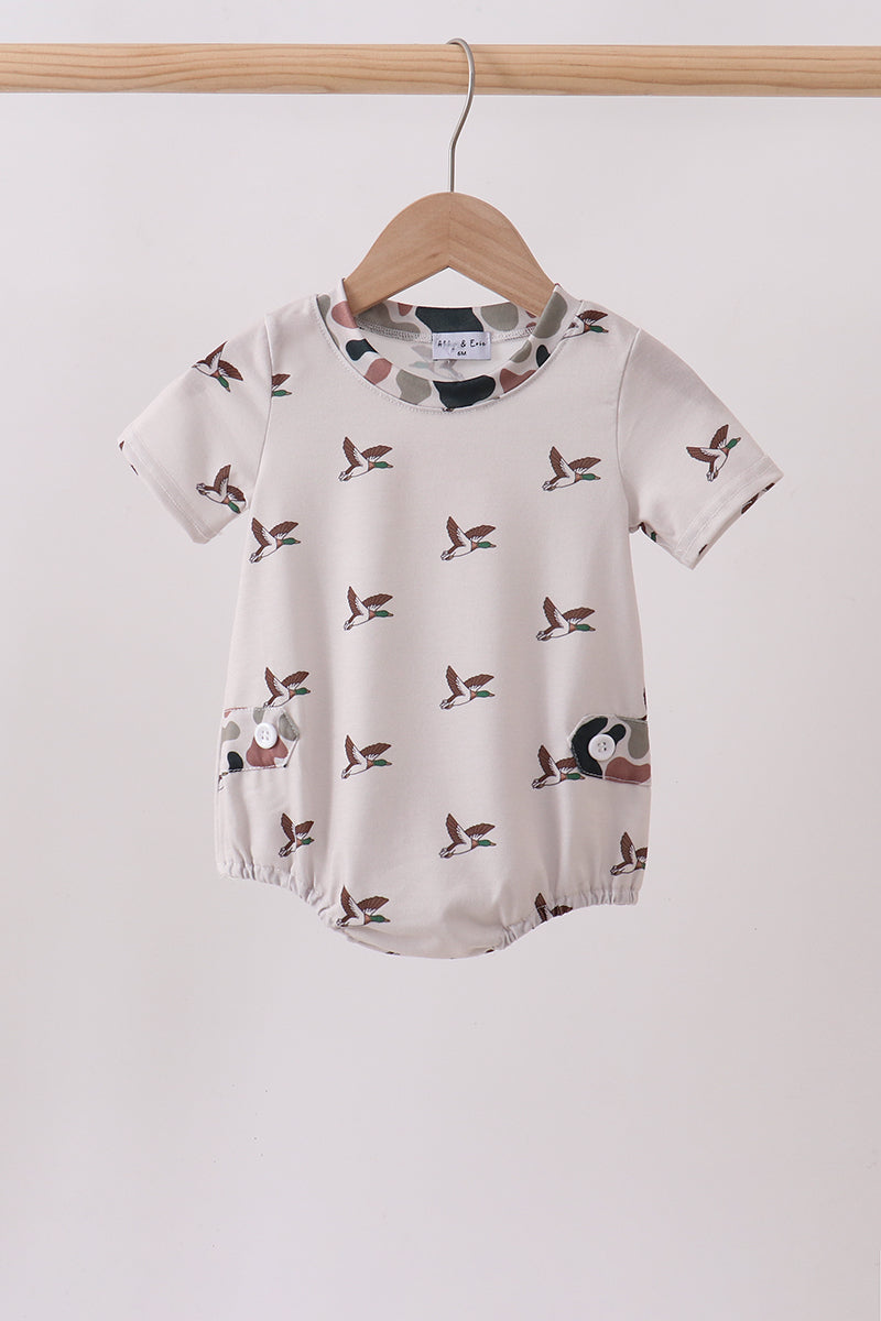  Aaria Tees