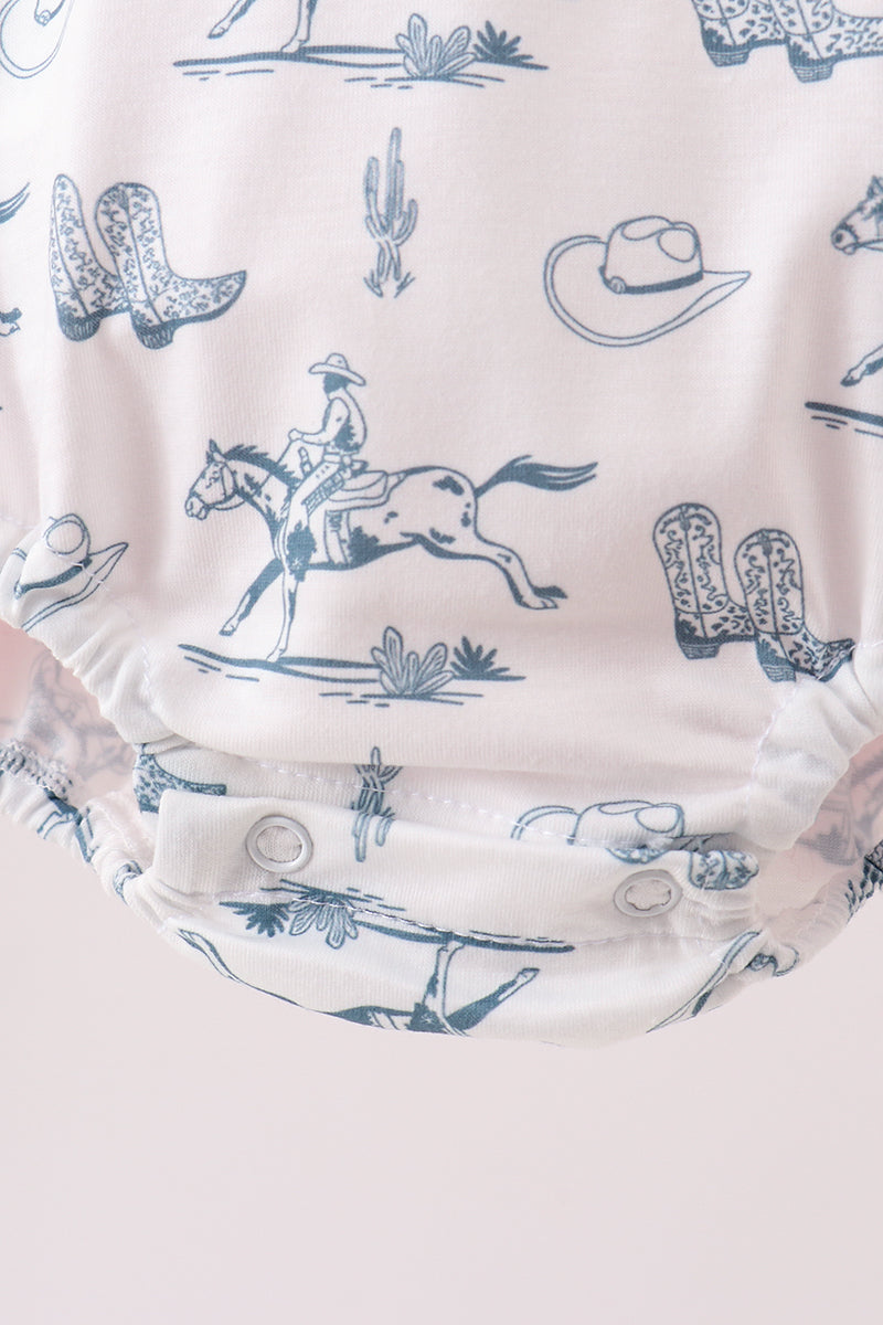  Aaria Tees