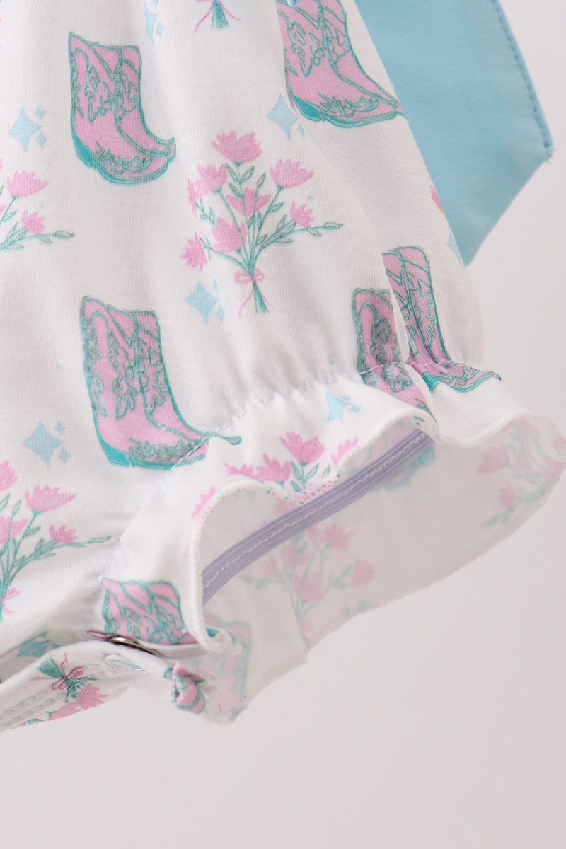  Aaria Tees