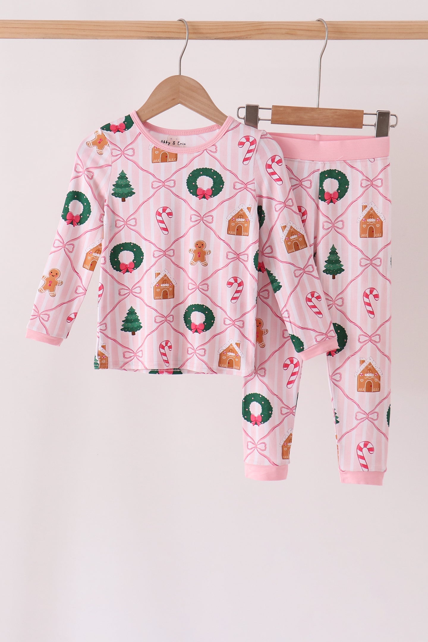  Aaria Tees