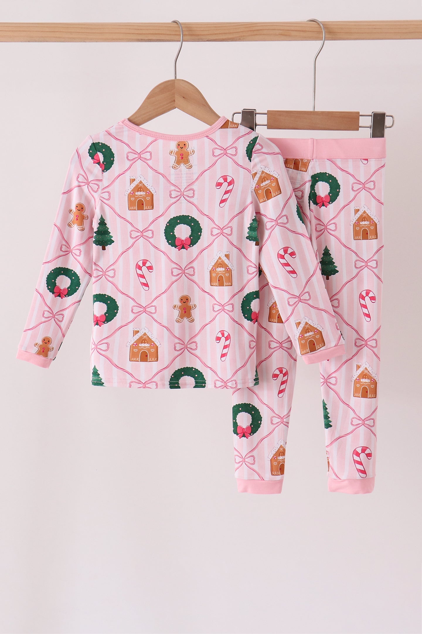  Aaria Tees
