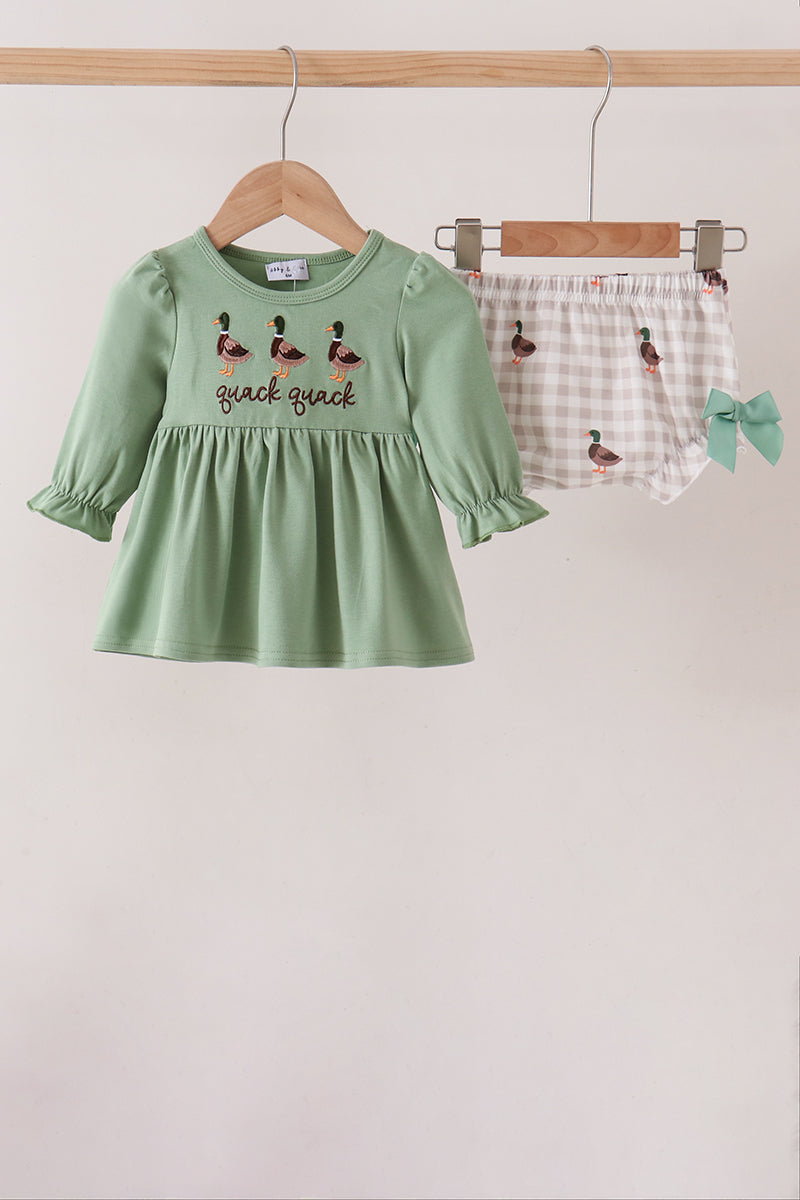  Aaria Tees