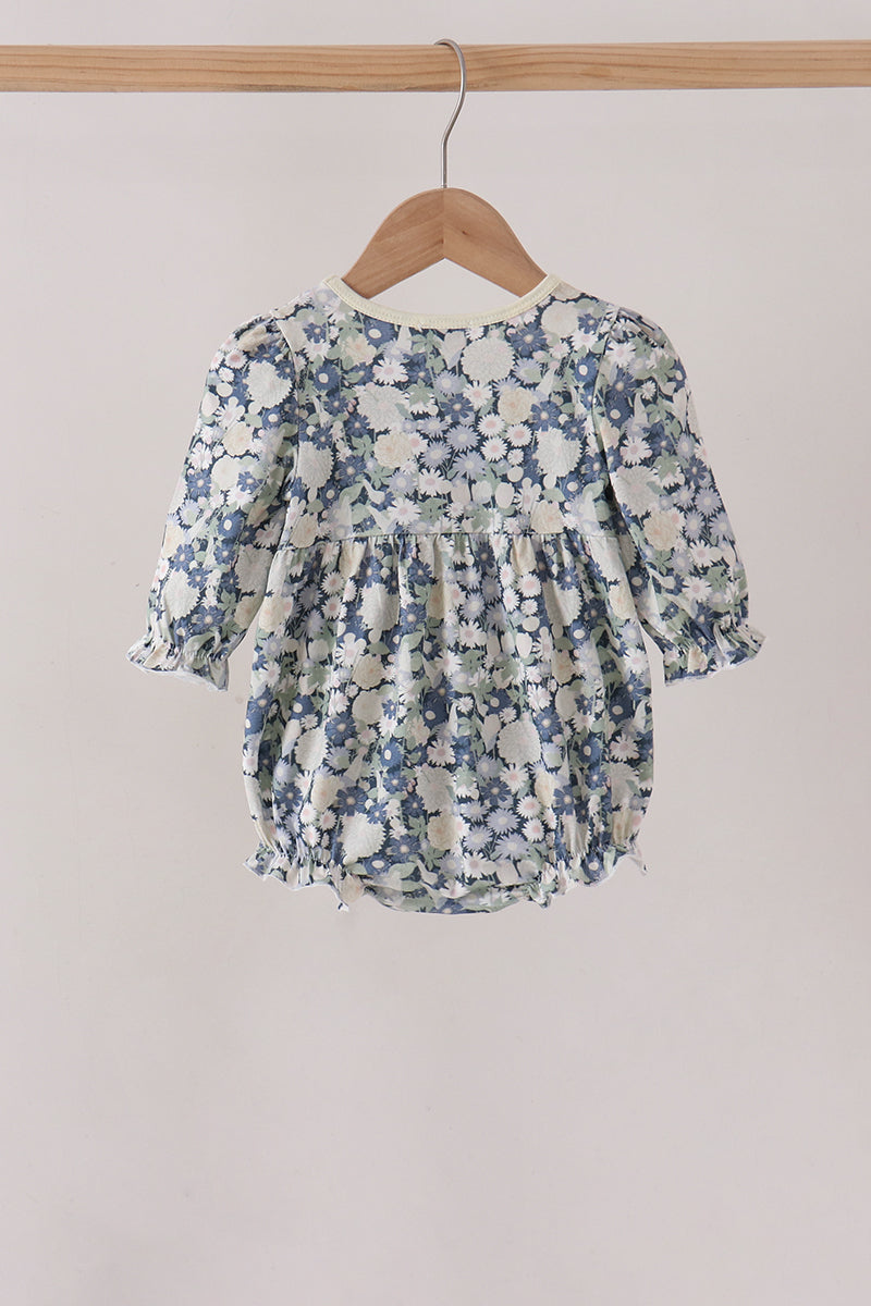  Aaria Tees