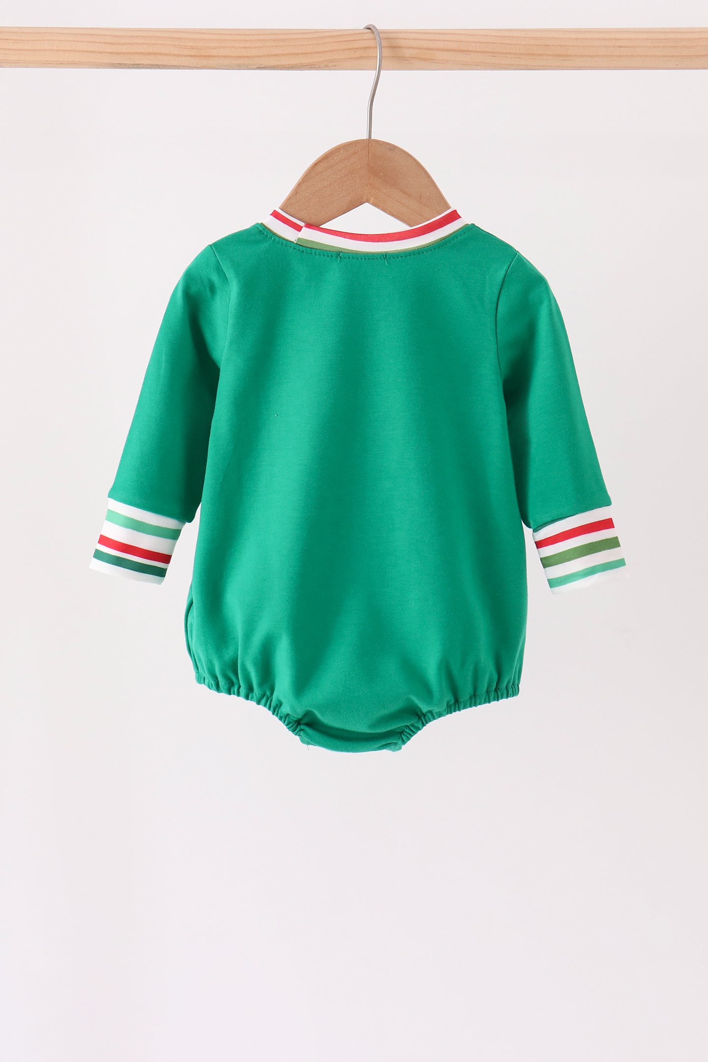  Aaria Tees