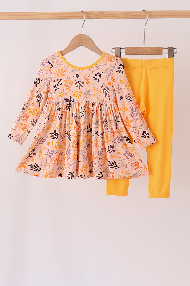  Aaria Tees