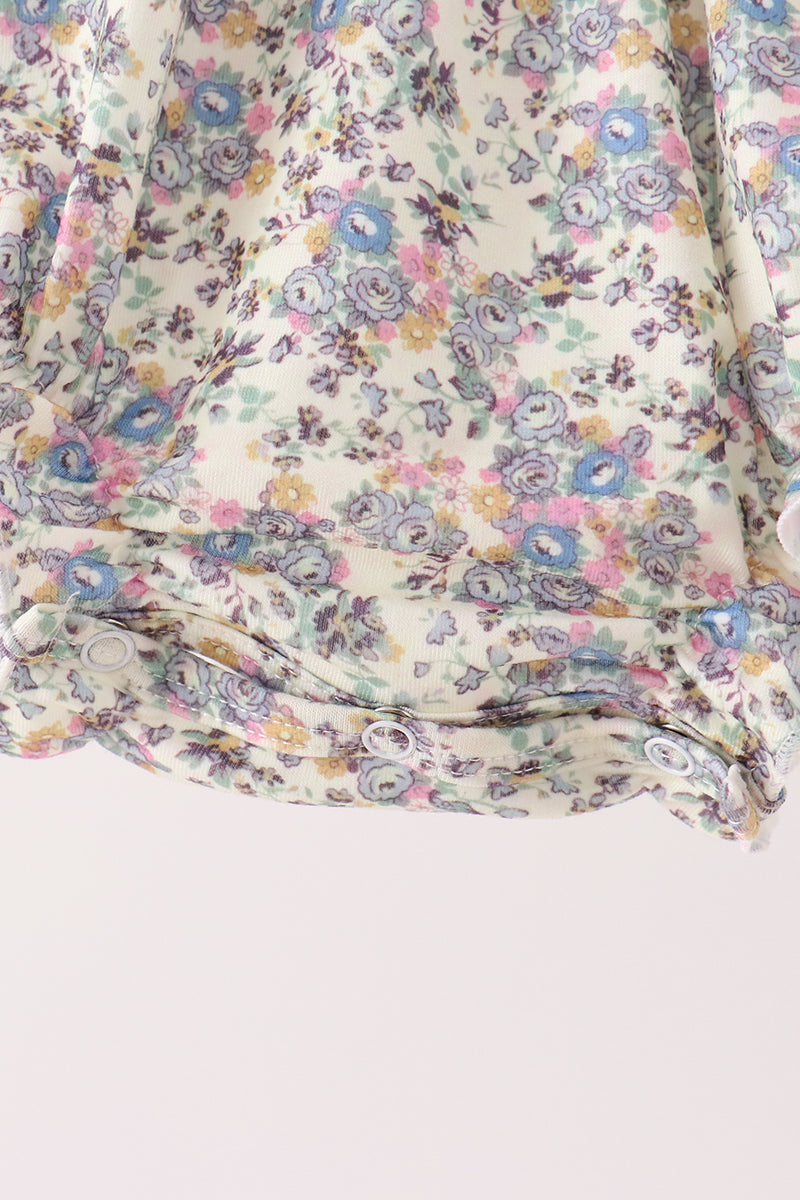  Aaria Tees