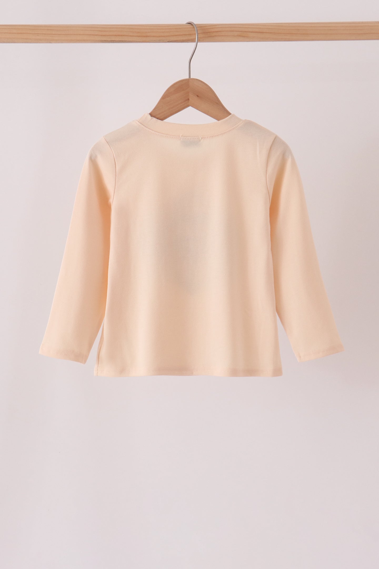  Aaria Tees