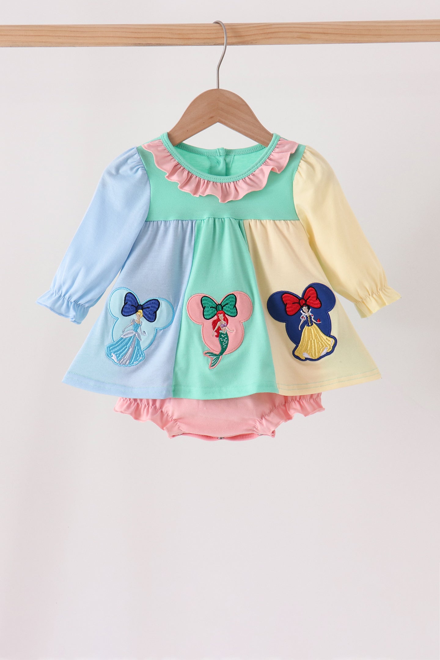  Aaria Tees