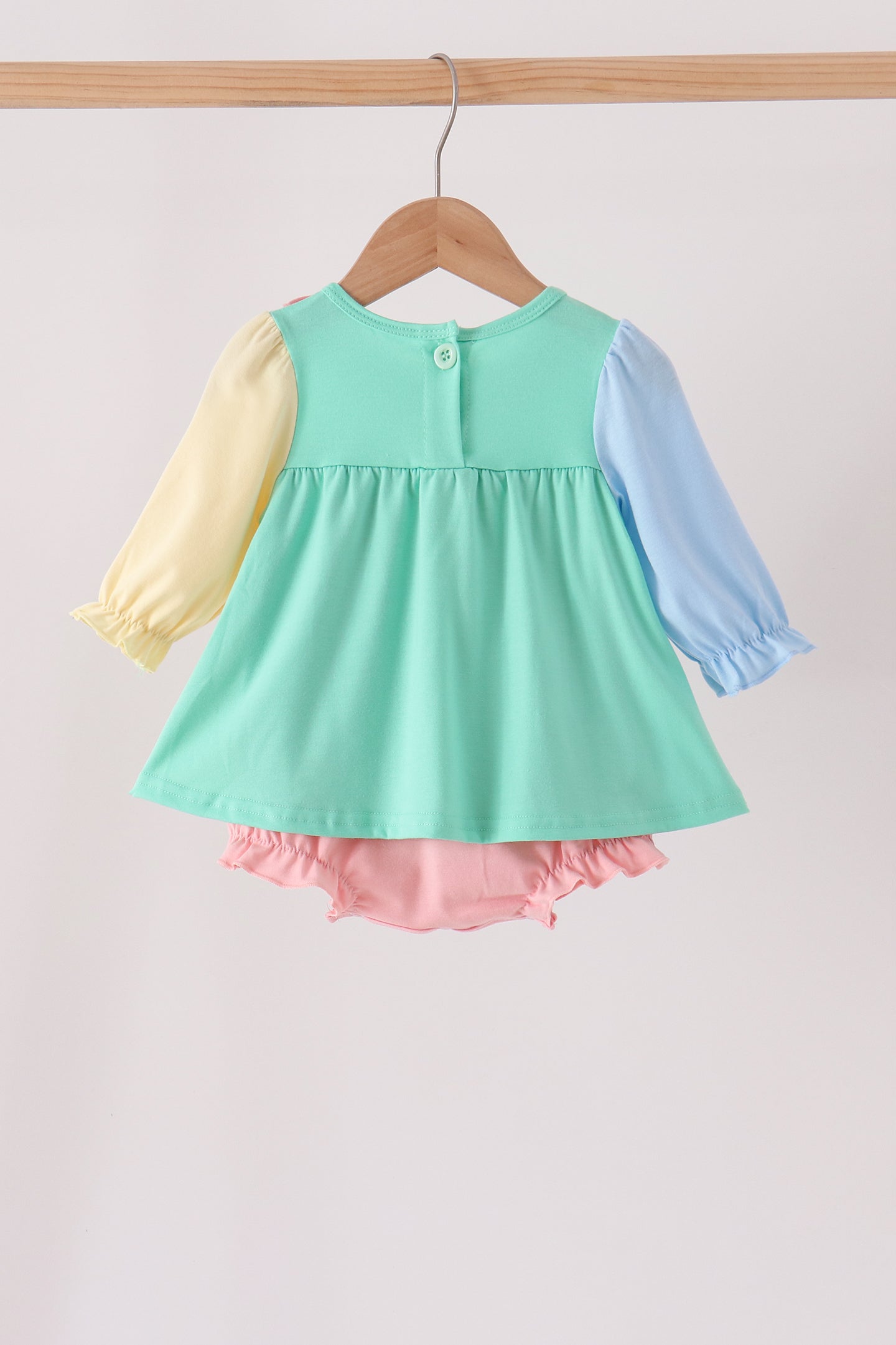  Aaria Tees