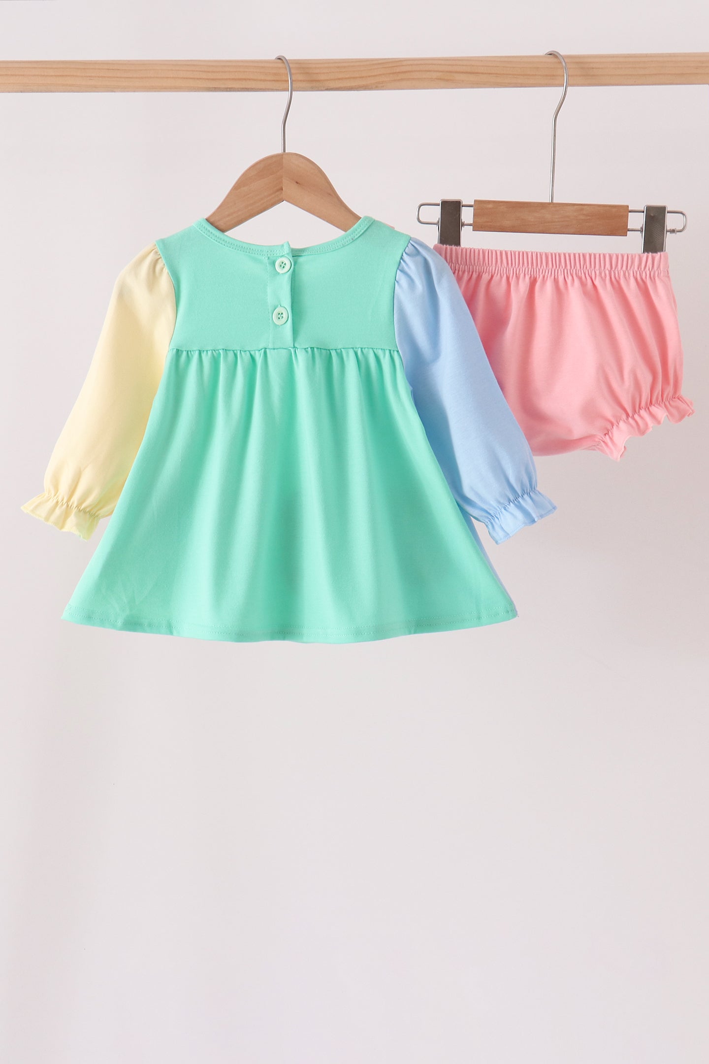  Aaria Tees