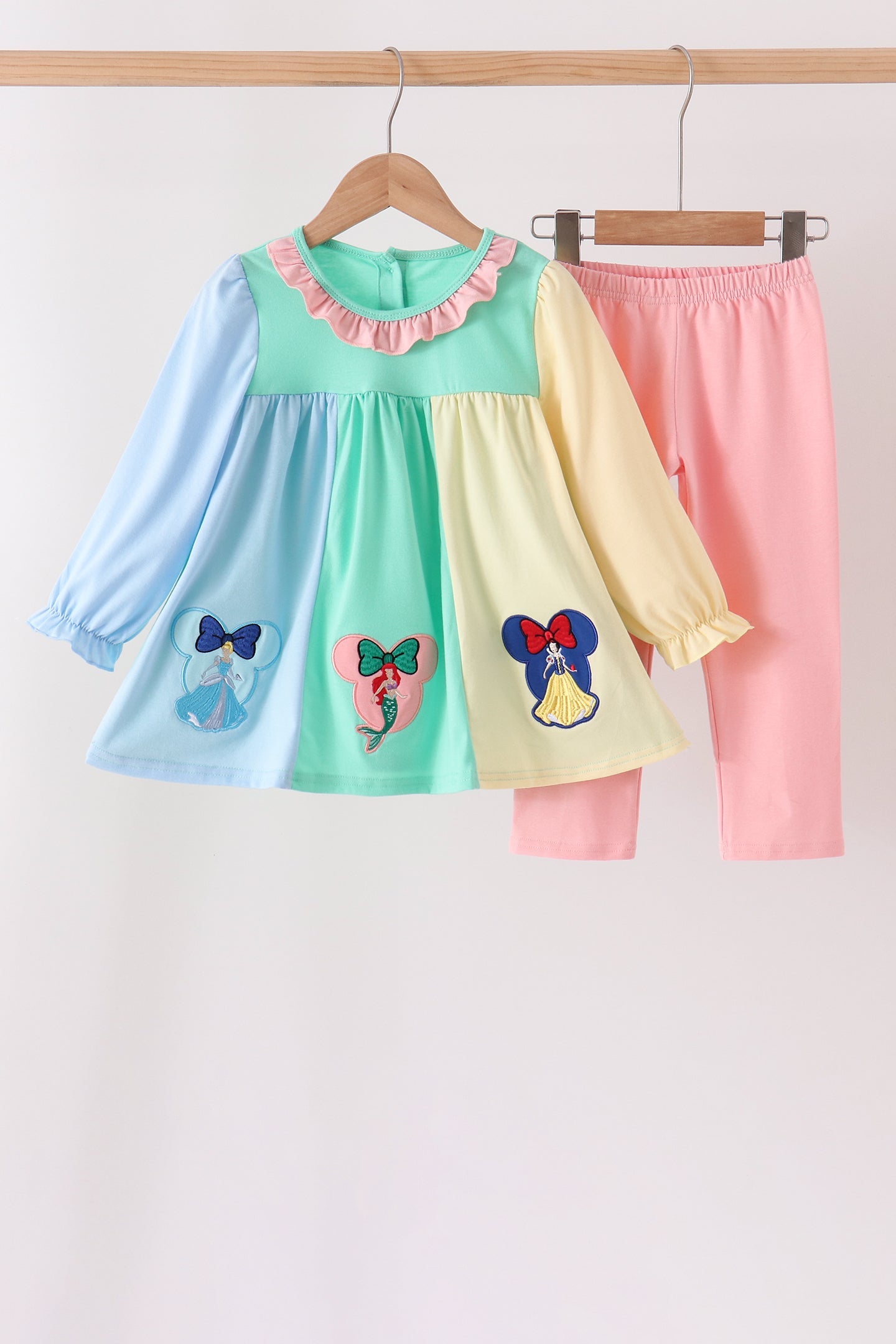  Aaria Tees
