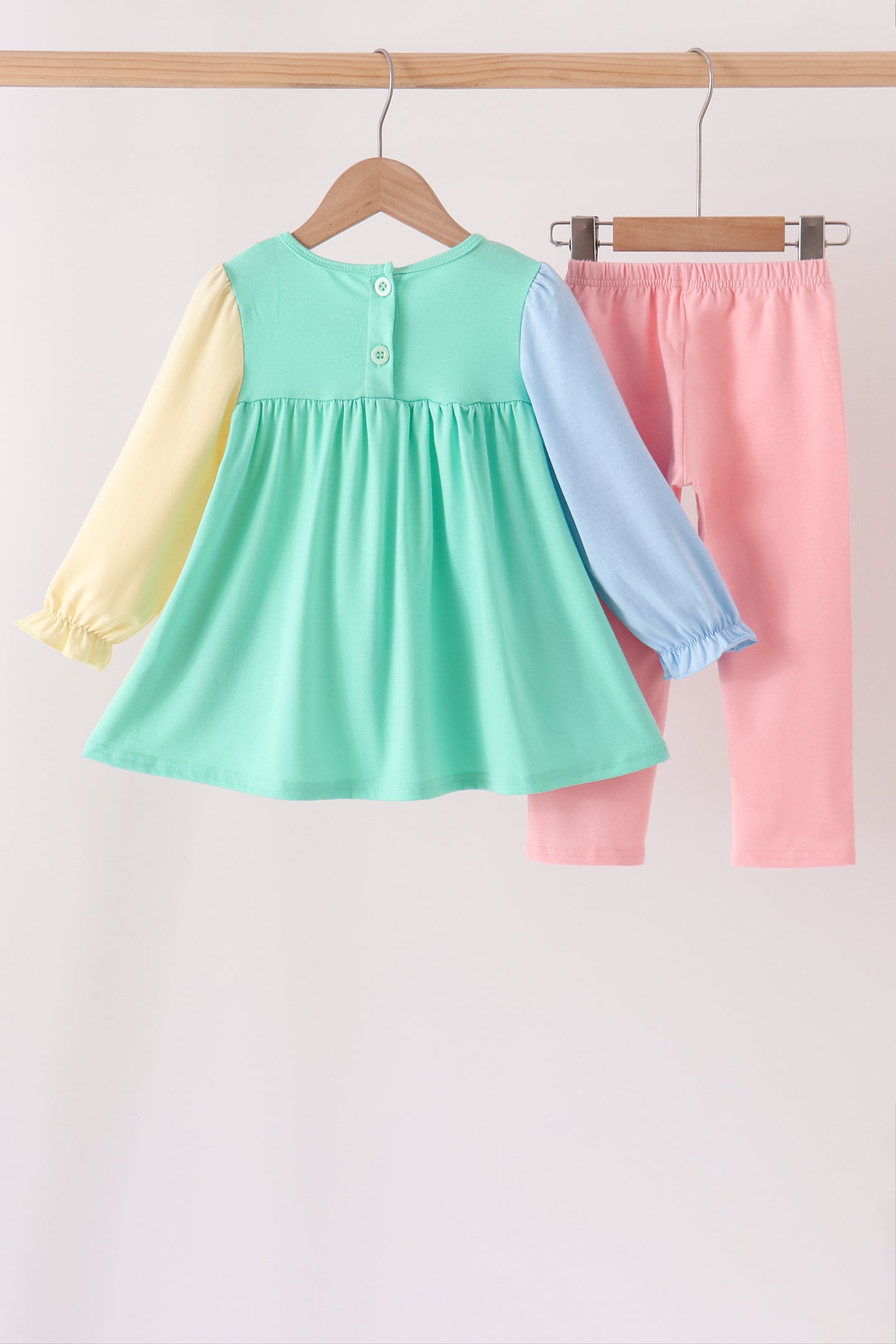  Aaria Tees