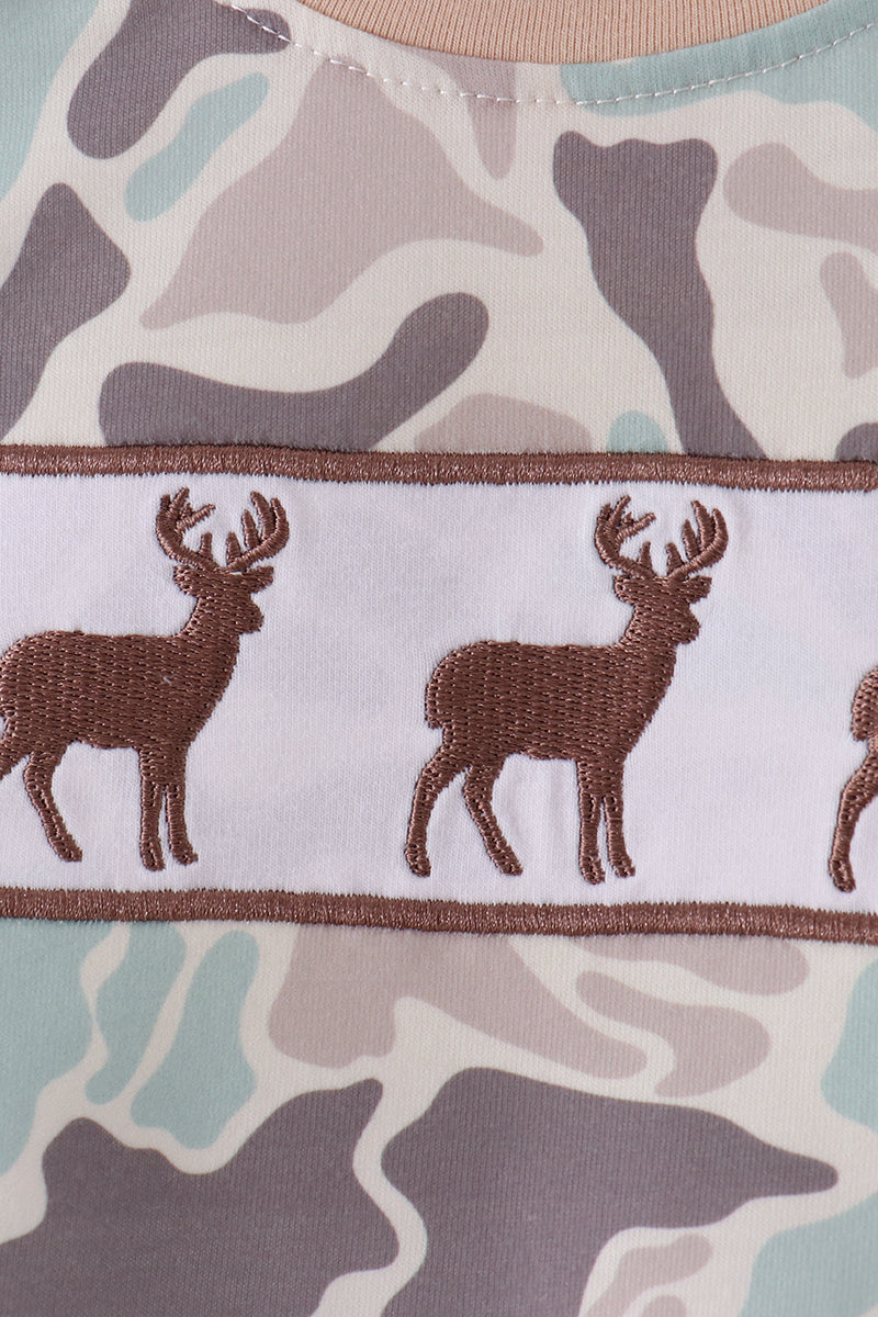 Hunting Deer Embroidery Bubble - Aaria Tees Aaria Tees