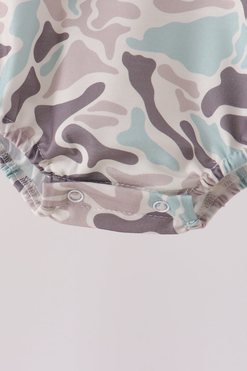 Hunting Deer Embroidery Bubble - Aaria Tees Aaria Tees