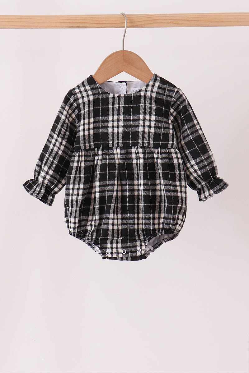  Aaria Tees