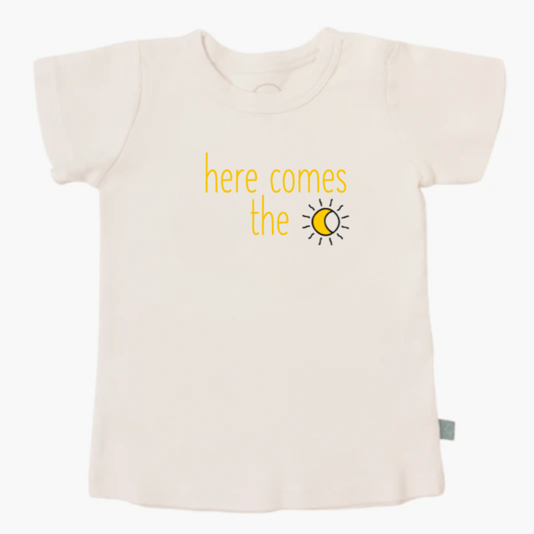 graphic tee | here comes the sun - Aaria Tees