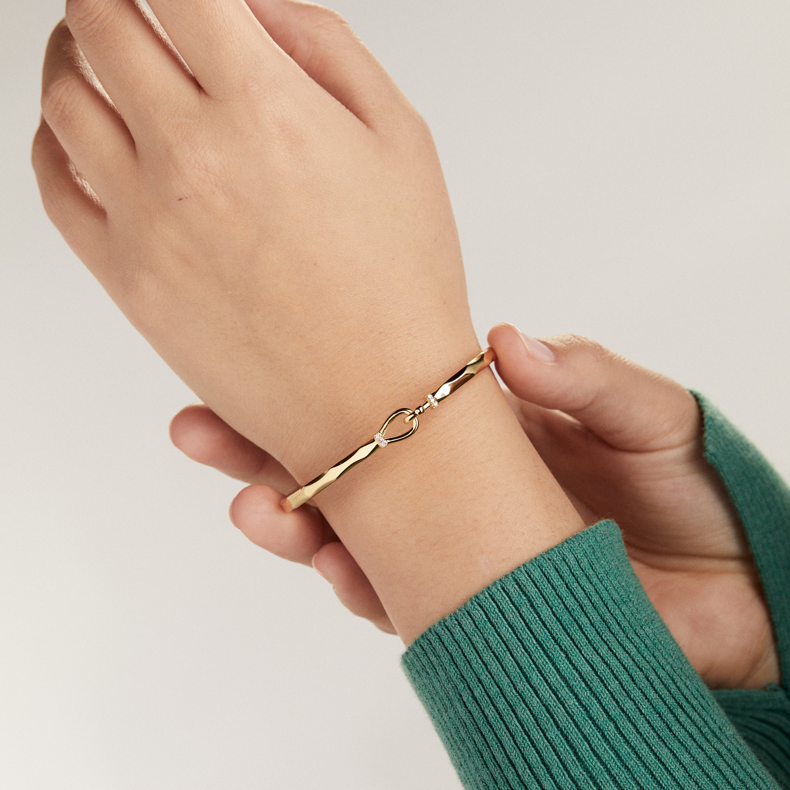 Faceted Hook Tension Bracelet - Aaria Tees Aaria Tees